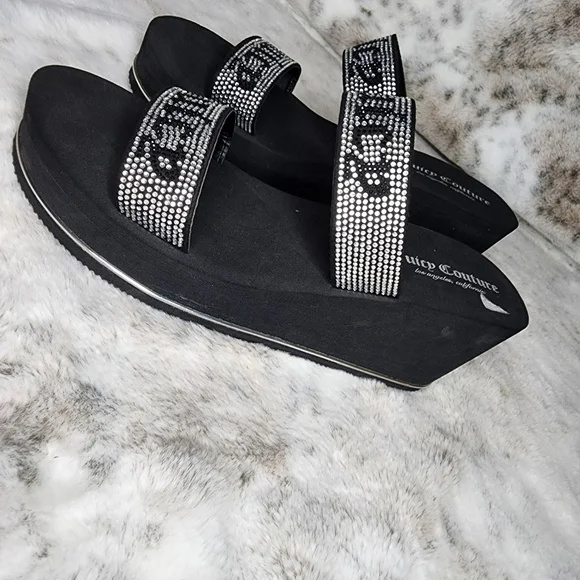 Juicy Couture Black Slide Wedge Sandals - Picture 2 of 3
